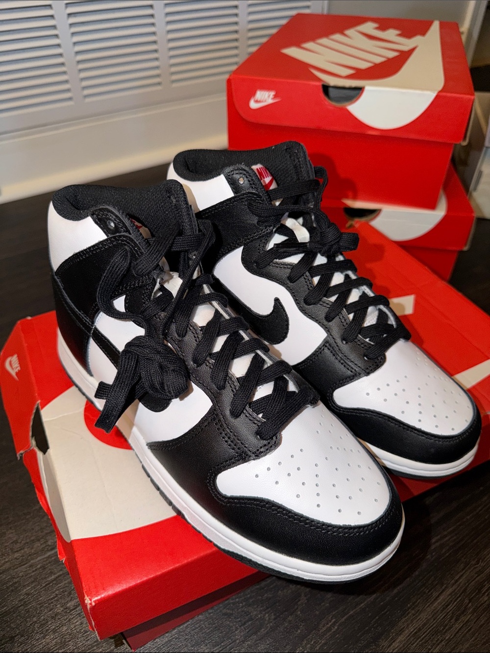 Women’s Nike dunk high in white and black and university red